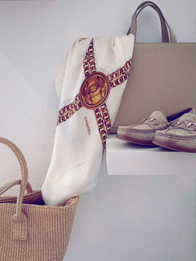 👗🪡 Les collections Mlle PRESTIGE, vêtements & accessoires, sont désormais disponibles à la Boutique Concept Store • Seconde Main de luxe @lesfleursdelage.laboutique à St-Blaise !🦩
🏺 Ne manquez pas une petite visite dans cet univers où le raffinement de l’Art Textile rencontre l’Elégance 🎀 

📍Boutique Les Fleurs de l’Age 
Rue du Temple 6
2072 St-Blaise / NE 🇨🇭

Au plaisir de vous rencontrer !🌞
.
.
.
.
.
.
.
.
.
.
#boutiquesuisse #conceptstore #secondemainsuisse #secondhandluxury #modedurable #fashionupcycling #createursuisse #modeethique #jura3lacs #stylisme #artisanatsuisse